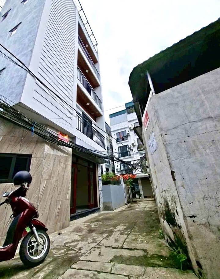 Nhà 5 tầng Nghĩa Đô Cầu Giấy 45m² giá 14 tỷ - Vị trí đắc địa, ô tô vào tận nơi!