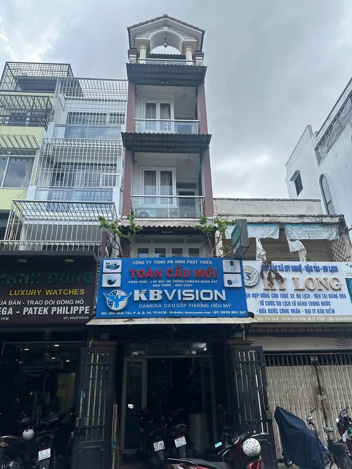 Nhà mặt tiền Nhật Tảo, Phường Diên Hồng, Quận 10, 39m² giá 14 tỷ - Nội thất cao cấp, sẵn sàng vào ở!