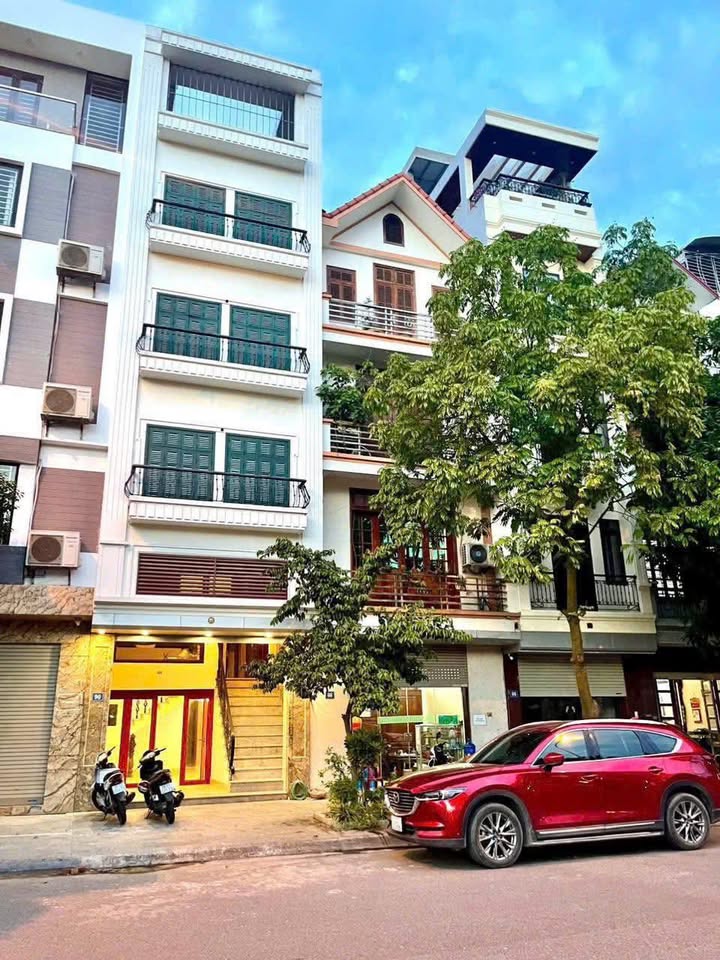 Nhà mới Thạch Bàn 65m² giá 10 tỷ - Thang máy, kinh doanh sầm uất!