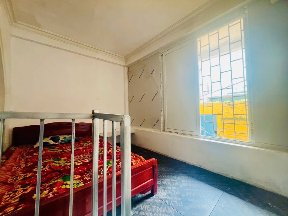 Phòng cho thuê tại ngõ 880 Bạch Đằng, 13m² chỉ 1.5 triệu - Trống ngay!