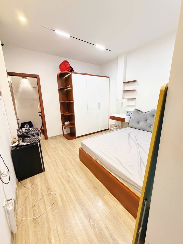 Nhà cho thuê 4 tầng tại ngõ Văn Hương, Đống Đa, 26m² - Nội thất đầy đủ, sẵn sàng vào ở!