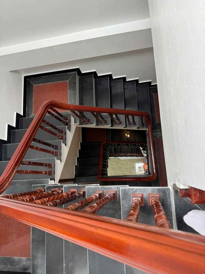 Nhà 5 tầng Thụy Phương 38m² giá 9 tỷ - Ô tô đỗ cửa gần hồ điều hòa!