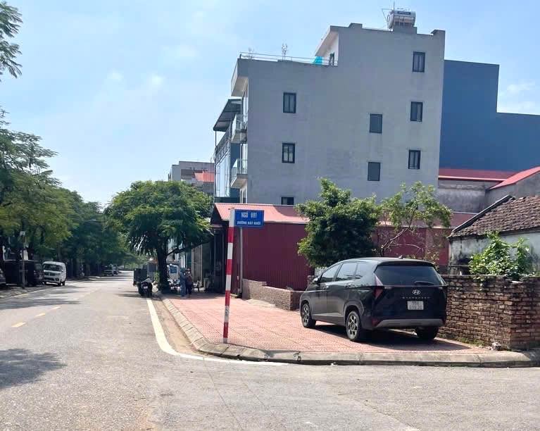 Mặt phố Hoa Động Long Biên 98m² giá 14.7 tỷ - Kinh doanh sầm uất!