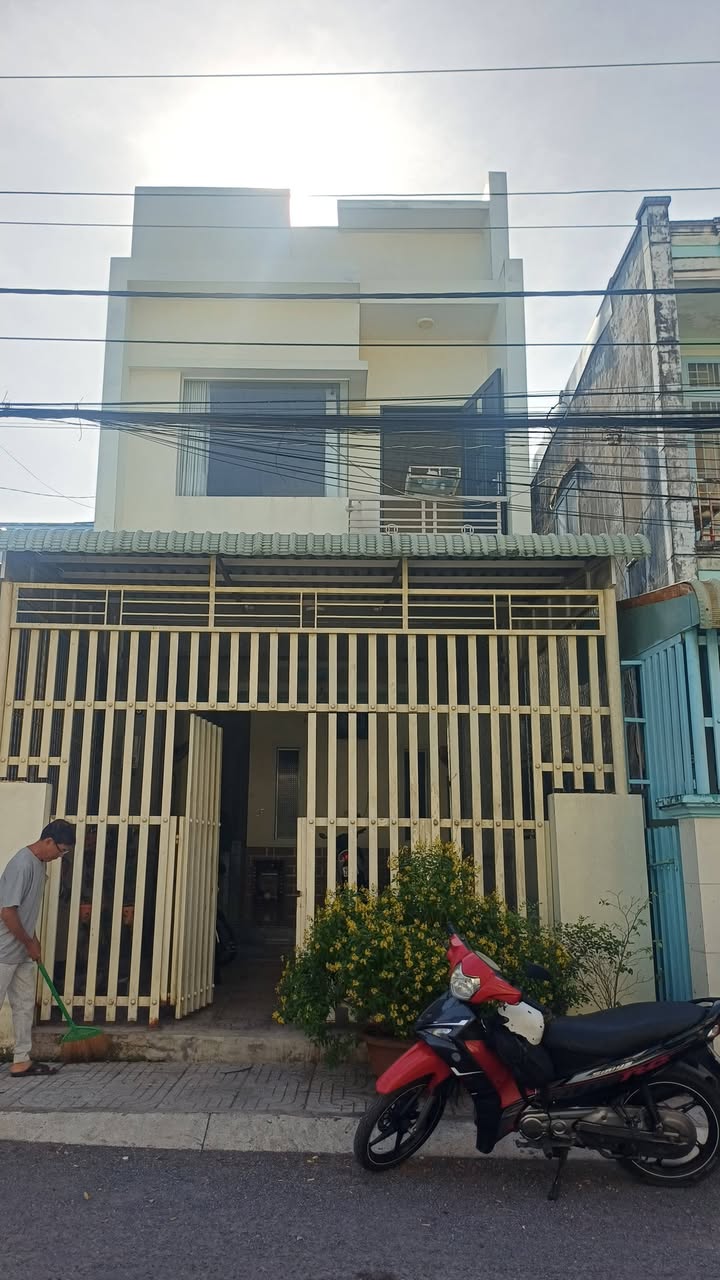 Nhà bán đường 30/04, phường Châu Đốc, An Giang 75m² giá 2.2 tỷ - Khu vực đông dân cư, an ninh!