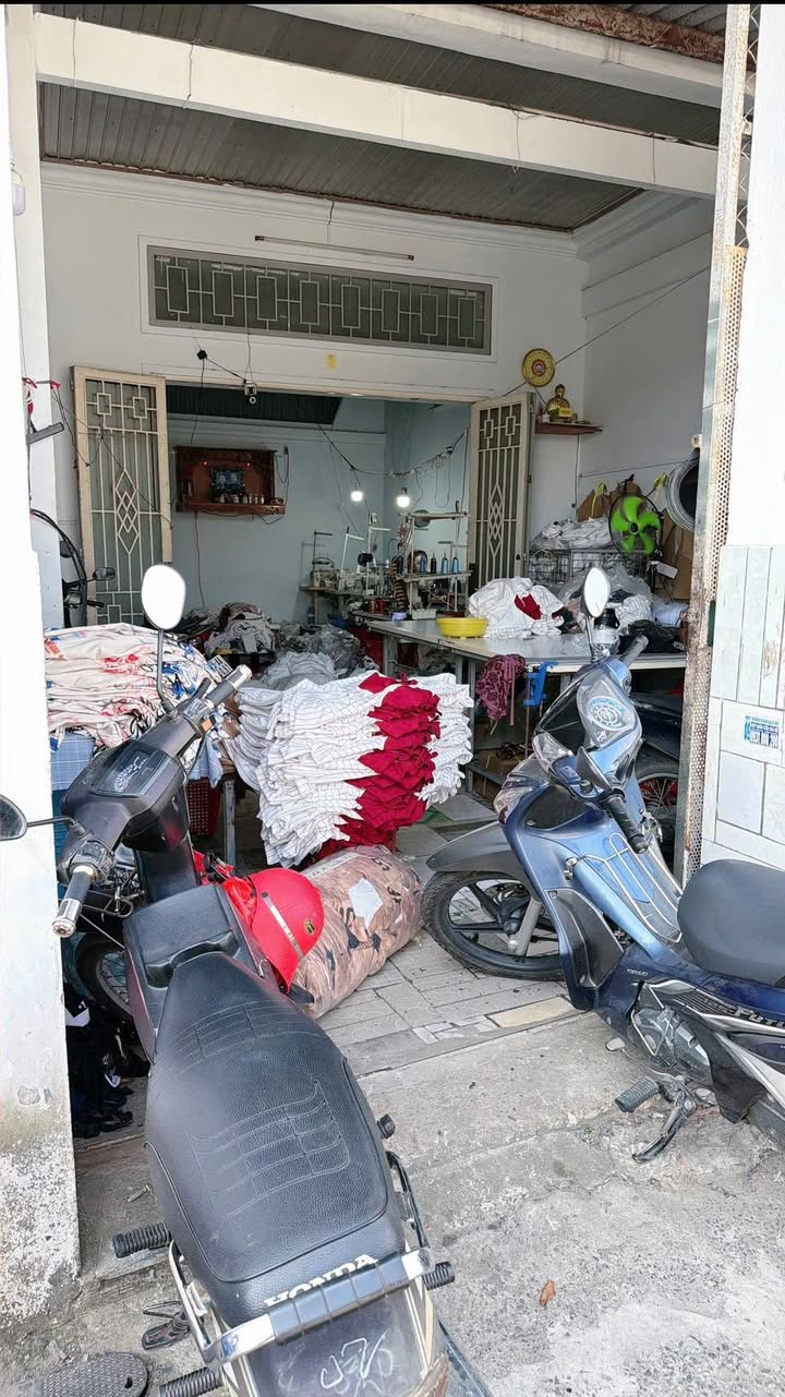 Nhà mặt tiền Tân Xuân 2, Hóc Môn 95m² giá 5.3 tỷ - Sổ hồng riêng, thương lượng!