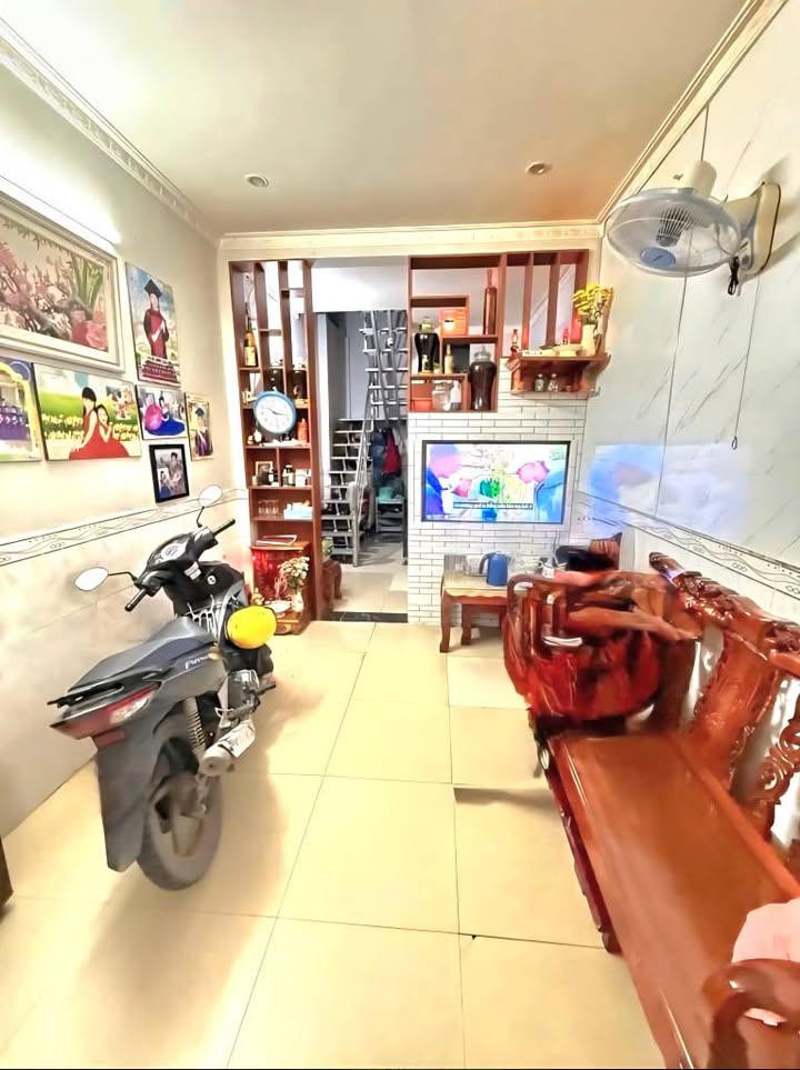 Nhà 2 tầng Nguyễn Ảnh Thủ, Trung Mỹ Tây 42m² giá 2.35 tỷ - Sổ hồng riêng chính chủ!