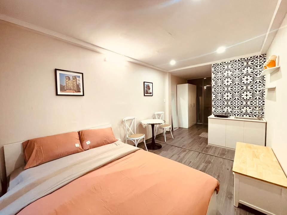 Cho thuê studio 28m² phố Phan Chu Trinh - Trung tâm Hoàn Kiếm, giá 6 triệu/tháng!