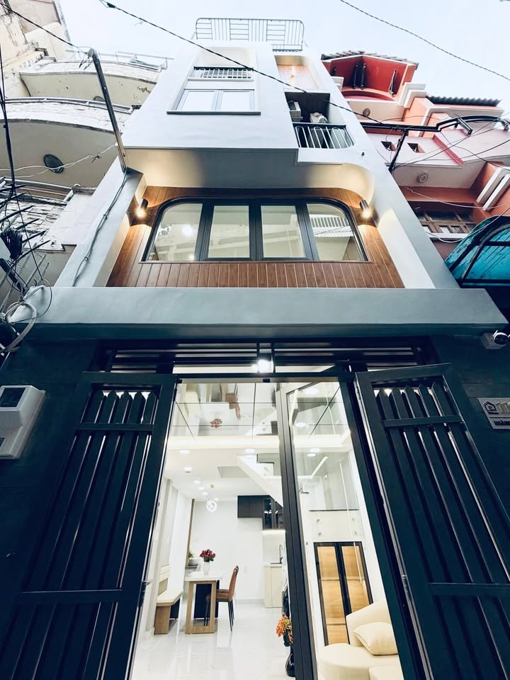 Nhà đẹp 5 tầng Phú Nhuận 34m² giá 8.68 tỷ - Sân thượng thoáng đãng!