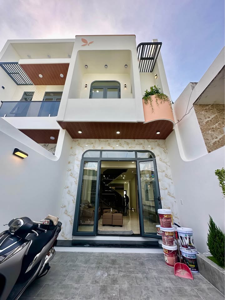 Nhà phố phường 5, TP. Mỹ Tho 86m² giá 2.68 tỷ - Không gian rộng rãi cho gia đình!