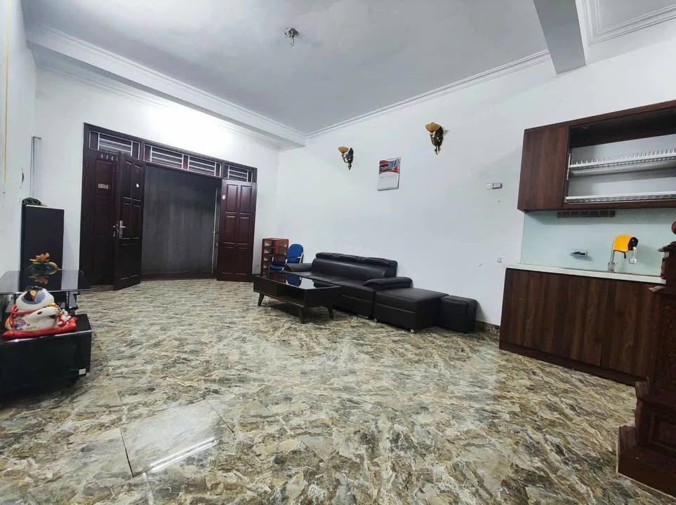 Nhà cho thuê tại Hoàng Hoa Thám, 52m² giá 10 triệu - Phù hợp cho hộ gia đình và văn phòng!