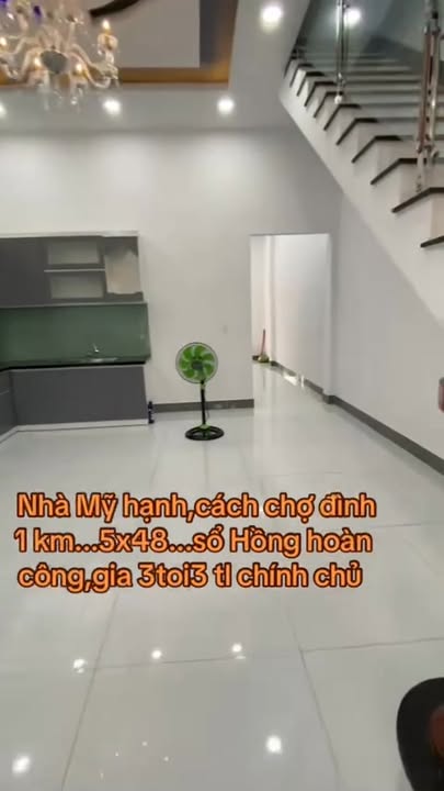 Nhà phố hiện đại 240m² tại Tỉnh lộ 9, Đức Hòa - Giá chỉ 3,3 tỷ VND!