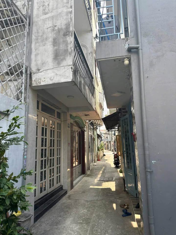 Nhà 3 tầng Tạ Quang Bửu, Quận 8 - 22m² giá 3.58 tỷ - Sổ hồng riêng, kinh doanh hiệu quả!