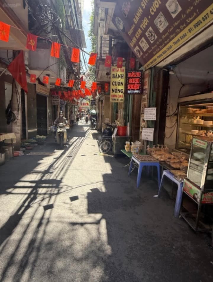 Nhà mặt phố Chính Kinh Thanh Xuân 30m² - Kinh doanh sầm uất, giá thỏa thuận!