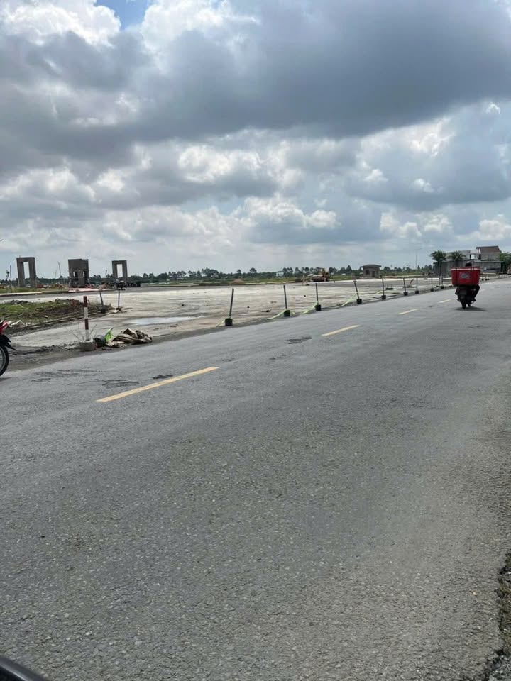 Đất mặt tiền QL57B, xã Long Hòa, Bình Đại, 8800m² chỉ 2,5 tỷ - Cơ hội đầu tư hấp dẫn!