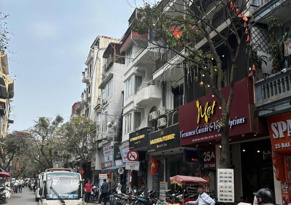 Nhà phố Bát Đàn 85m² giá 25 tỷ - Thiết kế homestay, kinh doanh cho Tây thuê!