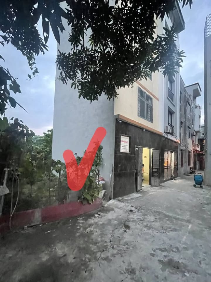 Đất nền Thạch Bàn, Long Biên 34m² giá 5 tỷ - Gần trường học và Aeon Mall!