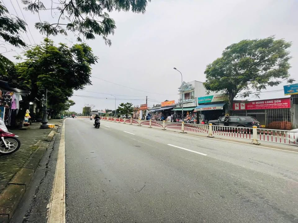 Nhà C4 mặt tiền Nguyễn Tất Thành, Hương Thủy, 109m², giá 3.7 tỷ - Kinh doanh thuận lợi!