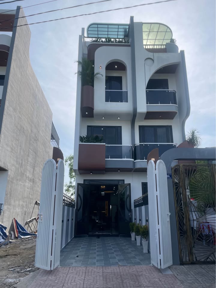 Nhà mặt tiền đường 18m Hưng Long 132m² giá 4.39 tỷ - Kinh doanh sầm uất ngay sát chợ!