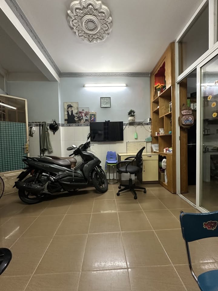 Nhà Gò Vấp 24m² giá 4 tỷ - Khu vực an ninh và tiện ích đầy đủ!