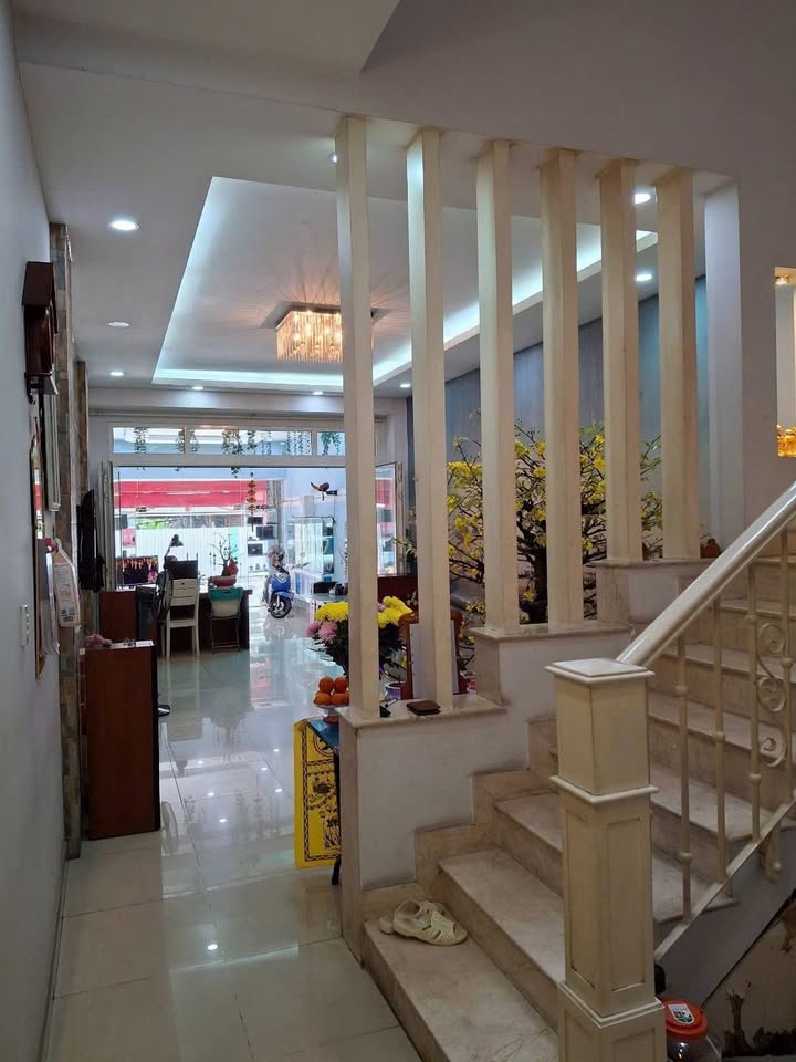 Nhà mặt tiền kinh doanh 115m² Tân Thới Hiệp, 11 tỷ - Vị trí đắc địa, pháp lý đầy đủ!