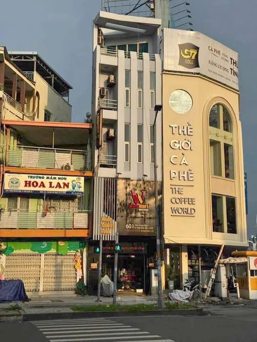 FrontHouse Trần Hưng Đạo Quận 1 76m² giá 47 tỷ - Mặt tiền kinh doanh siêu hiếm!