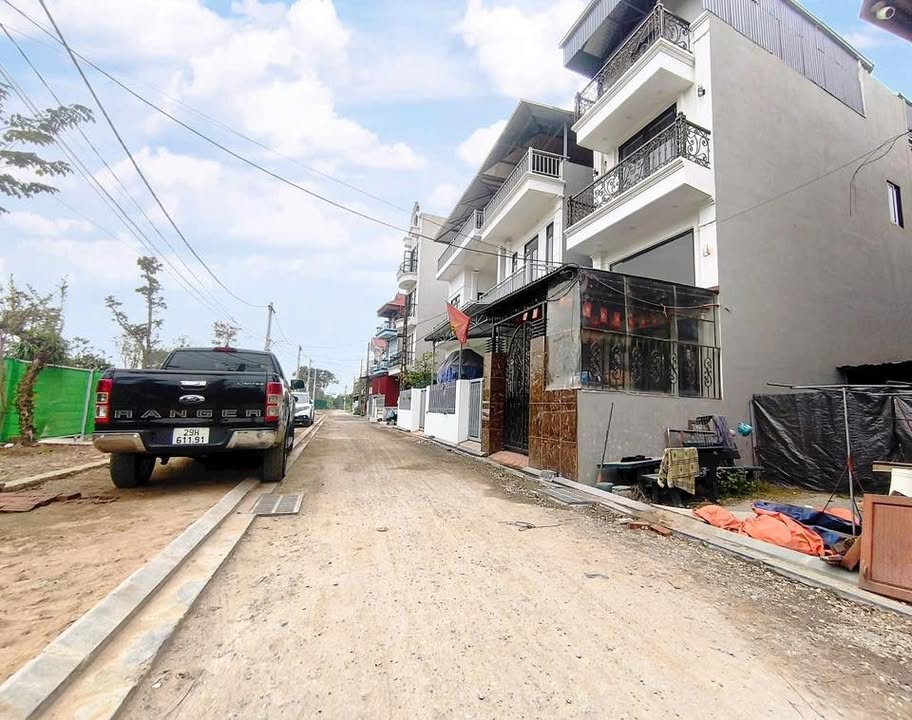 Đất Vân Nội Đông Anh 53m² giá 5 tỷ - Ô tô tránh, gần đường lớn!