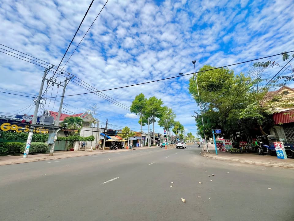 Nhà mặt tiền Hoàng Văn Thụ Long Khánh 235m² giá 3.8 tỷ - Sổ riêng thổ cư!