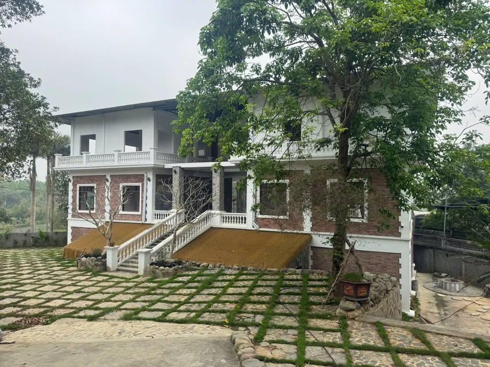 Bán Khuôn Viên Nghỉ Dưỡng tại Hòa Sơn, Lương Sơn, Hòa Bình - Diện tích 1500m², Giá 10 tỷ!