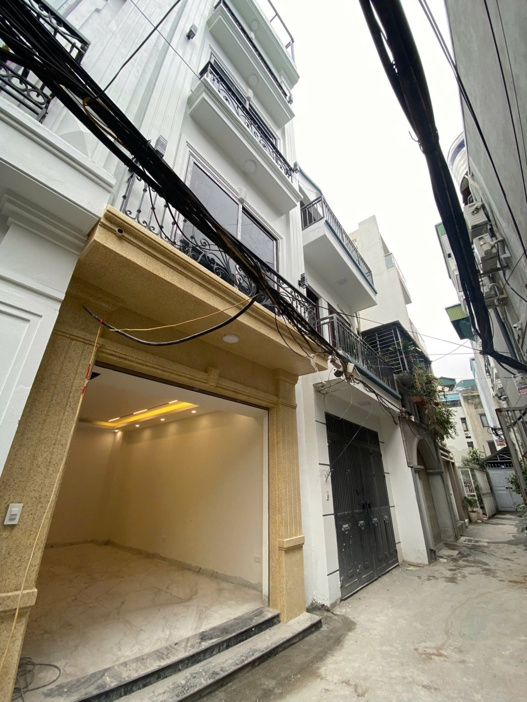 Nhà 5 tầng Vân Canh 35m² giá 6.3 tỷ - Thiết kế sang trọng, sẵn nội thất!