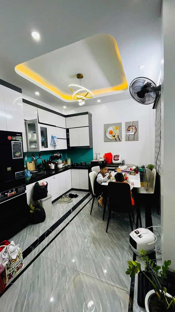 Bán nhà riêng Khương Trung 40m² giá 10 tỷ - Sổ đỏ vuông vắn, nhà đẹp long lanh!
