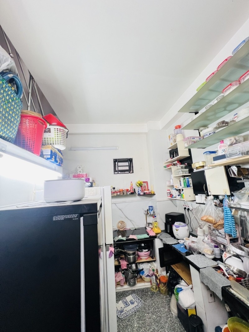 Nhà mặt tiền Tân Phú 40m² giá 5.9 tỷ - Kinh doanh thuận lợi!