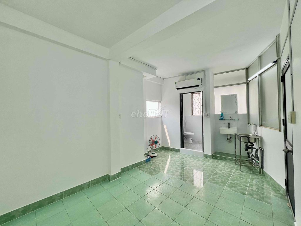 Căn hộ Studio mặt tiền Cao Thắng 25m² giá 3.9 triệu - Sẵn có máy lạnh mới tinh!
