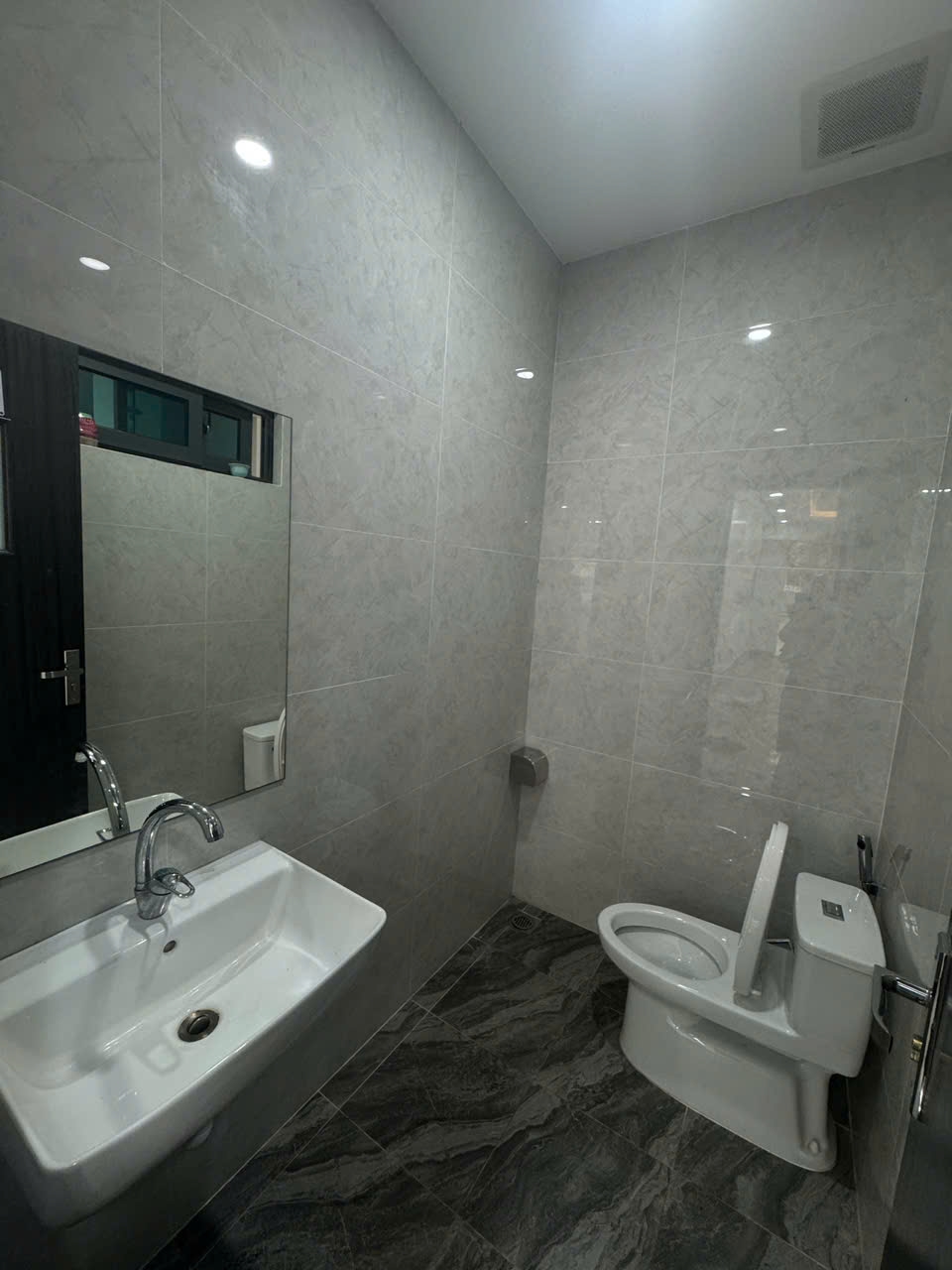 Cho thuê sàn văn phòng tầng 1 Waterfront City 70m² giá 7.5 triệu - Không gian lý tưởng cho kinh doanh!