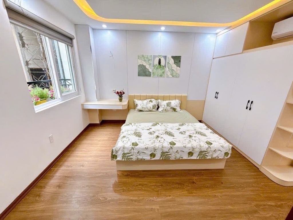 Nhà 5 tầng Đống Đa 31m² giá 7.9 tỷ - Full nội thất, ngõ ô tô tránh