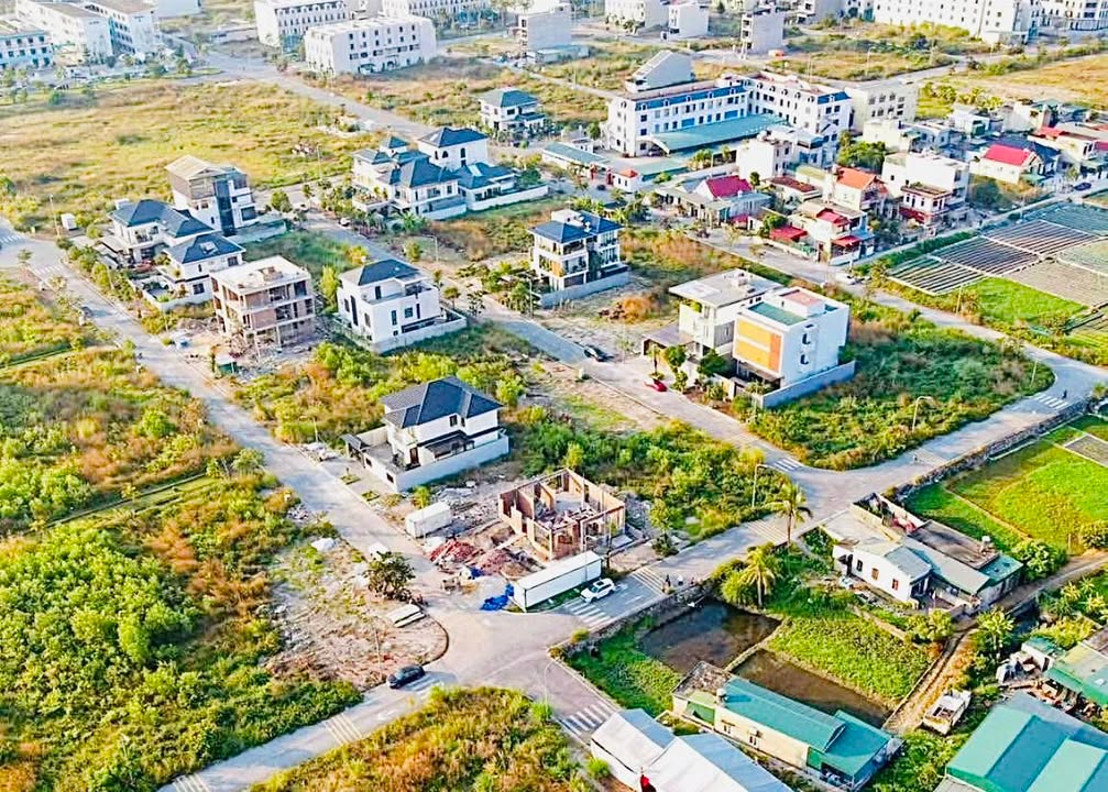 Biệt thự Tân Thanh Uông Bí 315m² giá thỏa thuận - Khu dân cư văn minh, tiện ích đầy đủ!