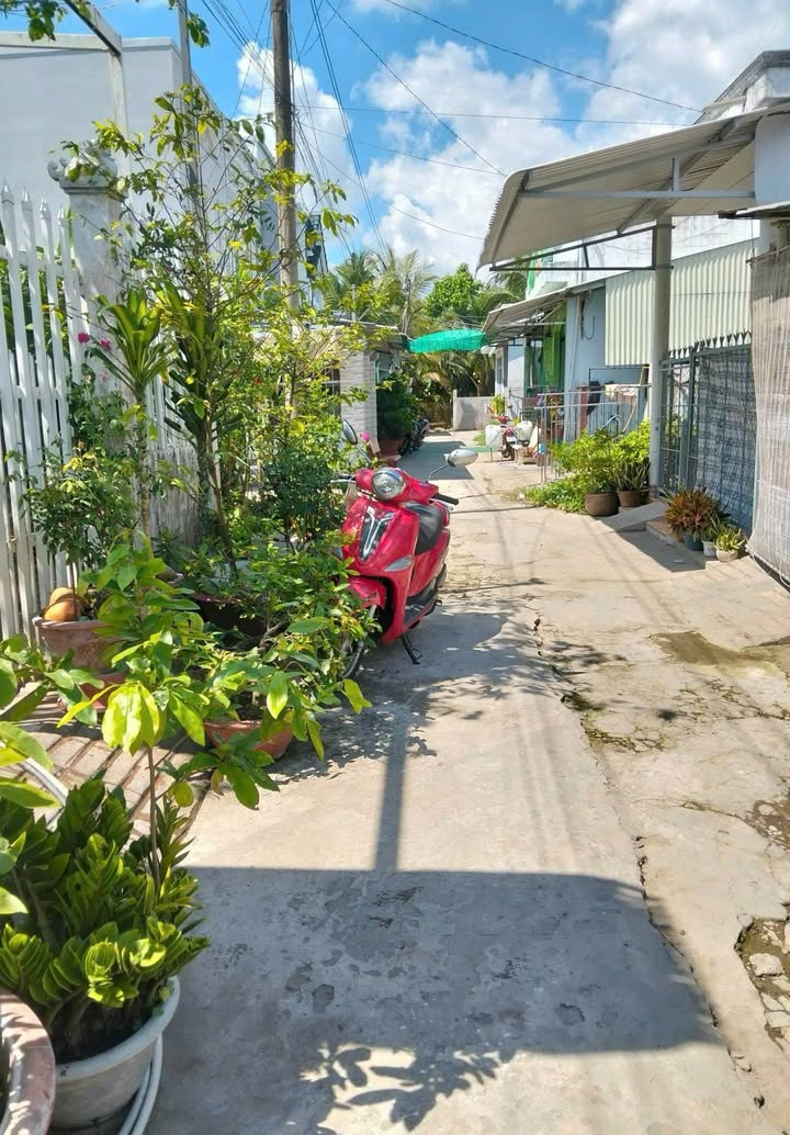 Nhà riêng Vĩnh Long 75m² giá 1.2 tỷ - Sổ đỏ chính chủ, thuận tiện di chuyển!