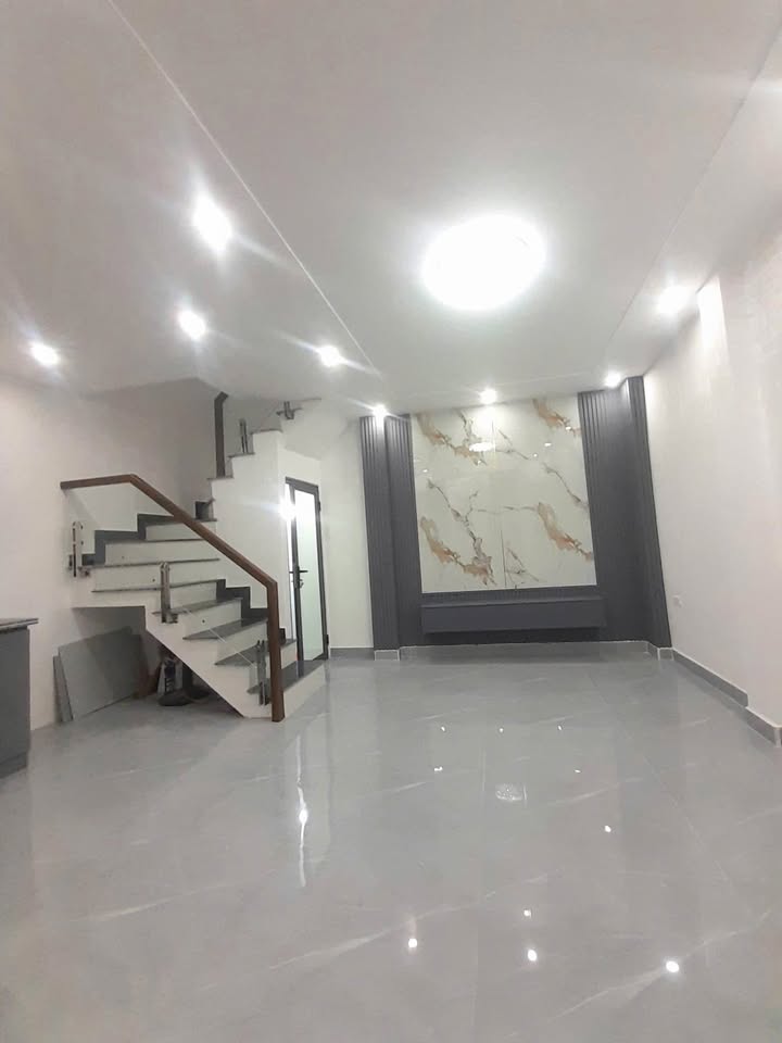 Nhà 2,5 tầng đẹp 25m² Ngõ 246 Đà Nẵng - Chính chủ, giá chỉ 1.699 tỷ!