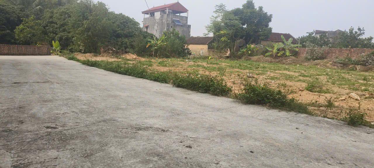 Đất Hương Mai, Việt Yên 142m² giá 700 triệu - Mặt tiền 7m, ô tô vào tận đất!