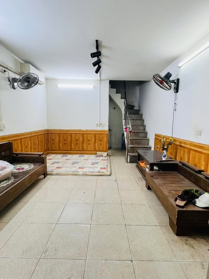 Nhà cho thuê 2 tầng tại ngõ 1 Tân Khai, Hoàng Mai - Giá chỉ 4 triệu/tháng!