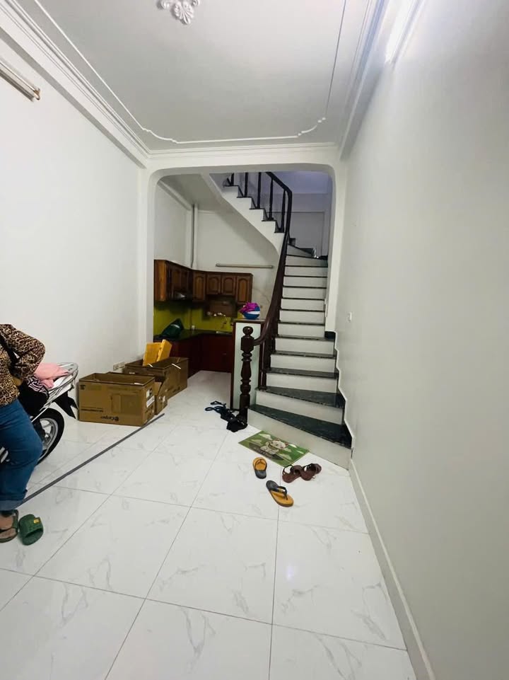 Nhà cho thuê ngõ 83 Nguyễn Khang 25m² giá thỏa thuận - Phù hợp làm văn phòng, shop, spa