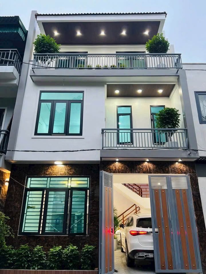 Nhà 3 tầng đường Phan Đăng Lưu Vinh 67.8m² giá 7.29 tỷ - Gần hồ Goong, tiện ích đầy đủ