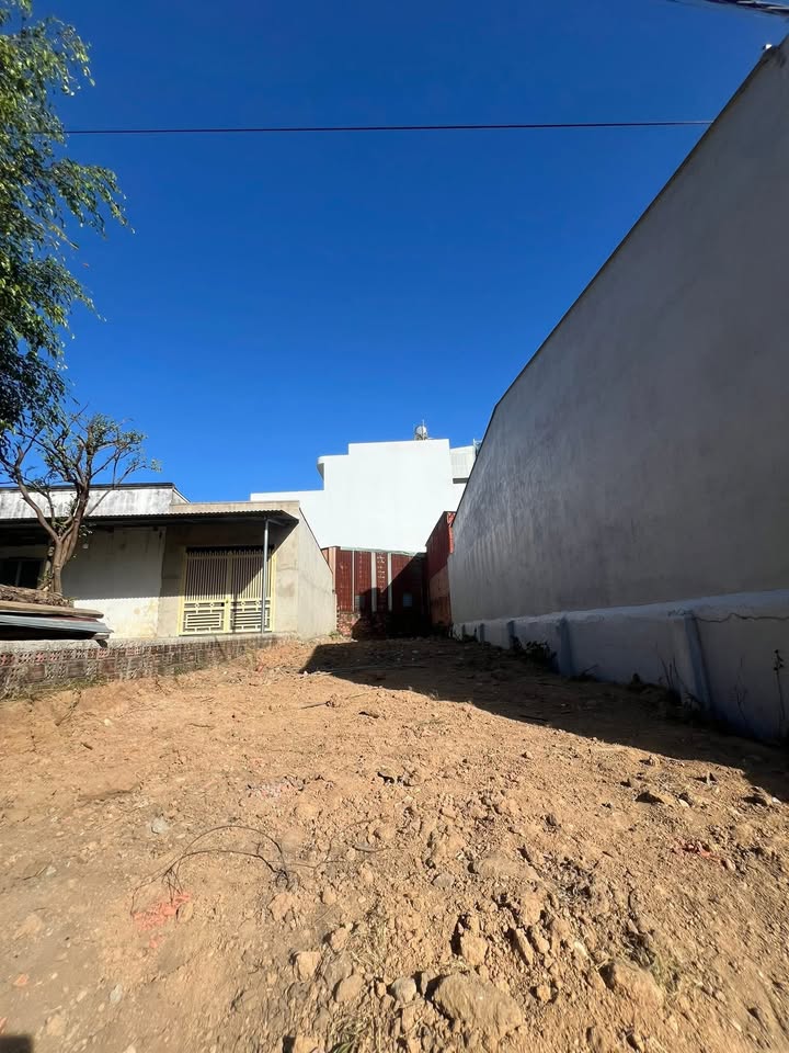 Đất nền mặt đường Lê Hoàn, phường Thắng Lợi, 110m² giá chỉ 500 triệu - Cơ hội đầu tư tốt!