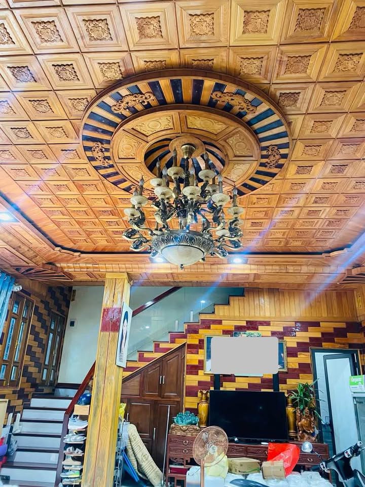 Nhà 4 tầng đường Lê Hồng Phong, Cốc Lếu, Lào Cai 64.5m² giá 4 tỷ - Vị trí kinh doanh sầm uất!