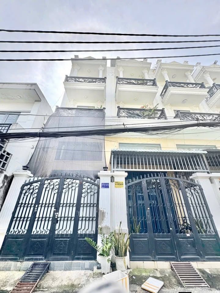 Nhà phố Thạnh Lộc, Quận 12, 60m² giá 5.5 tỷ - Thiết kế hiện đại, đầy đủ nội thất!