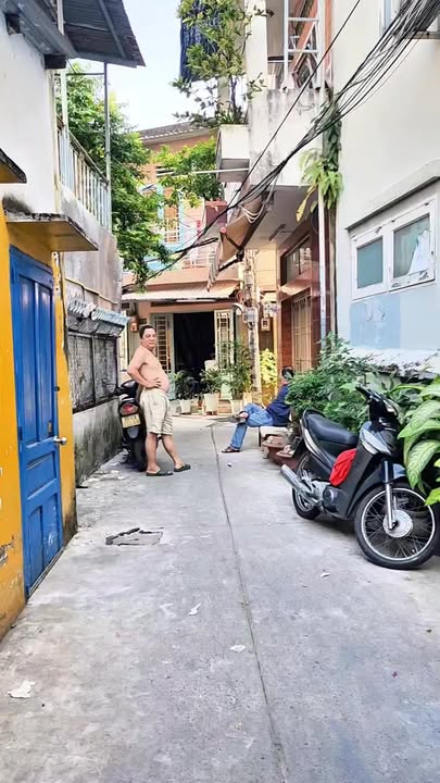 Nhà phố quận 10 Cách Mạng Tháng 8 28m² giá 4.5 tỷ - Sổ đỏ chính chủ, hoàn công đầy đủ!