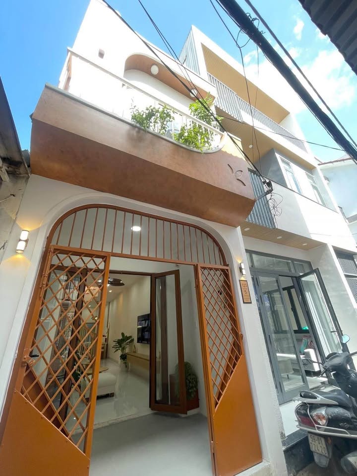 Nhà 2 tầng Nguyễn Chí Thanh 45m² giá 4.55 tỷ - Full nội thất chỉ việc dọn vào ở!