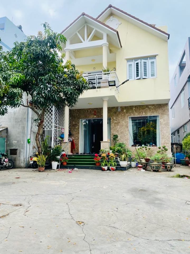 Biệt thự sân vườn Quận 7 322m² giá 16 tỷ - Sẵn sàng vào ở ngay!