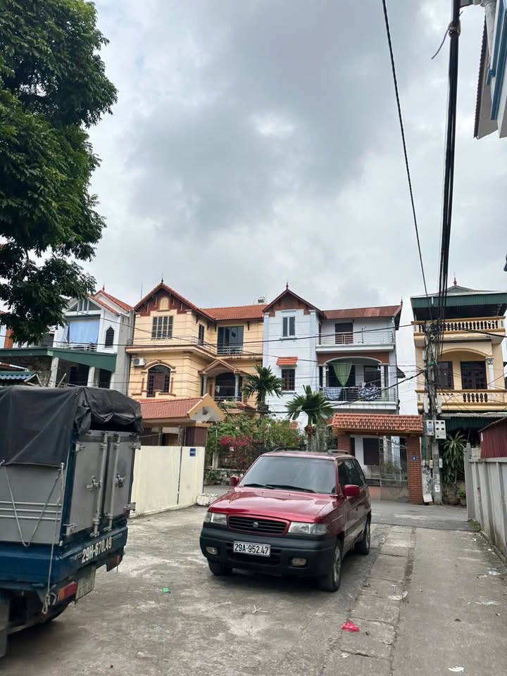 Nhà bán Phú Thị, Gia Lâm 41m² giá 3.9 tỷ - Vị trí sầm uất, tiện ích đầy đủ!