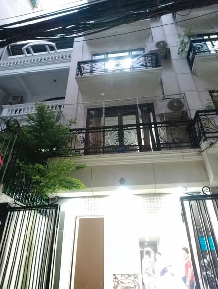 Bán gấp FrontHouse Cầu Giấy 84m² 30 tỷ - Kinh doanh sầm uất, ô tô vào tận nơi!