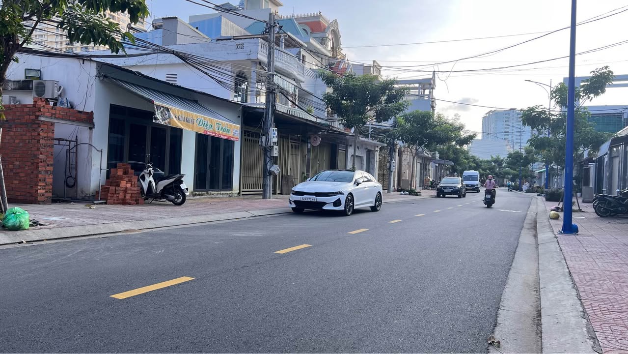 Nhà mặt tiền phường 4 Vũng Tàu 100m² giá 13.5 tỷ - Vị trí kinh doanh đắc địa!